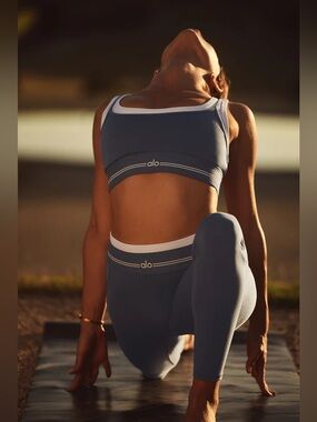 ALO YOGA | ✨NEW✨ Airbrush Better Together Bra in Bluestone/White